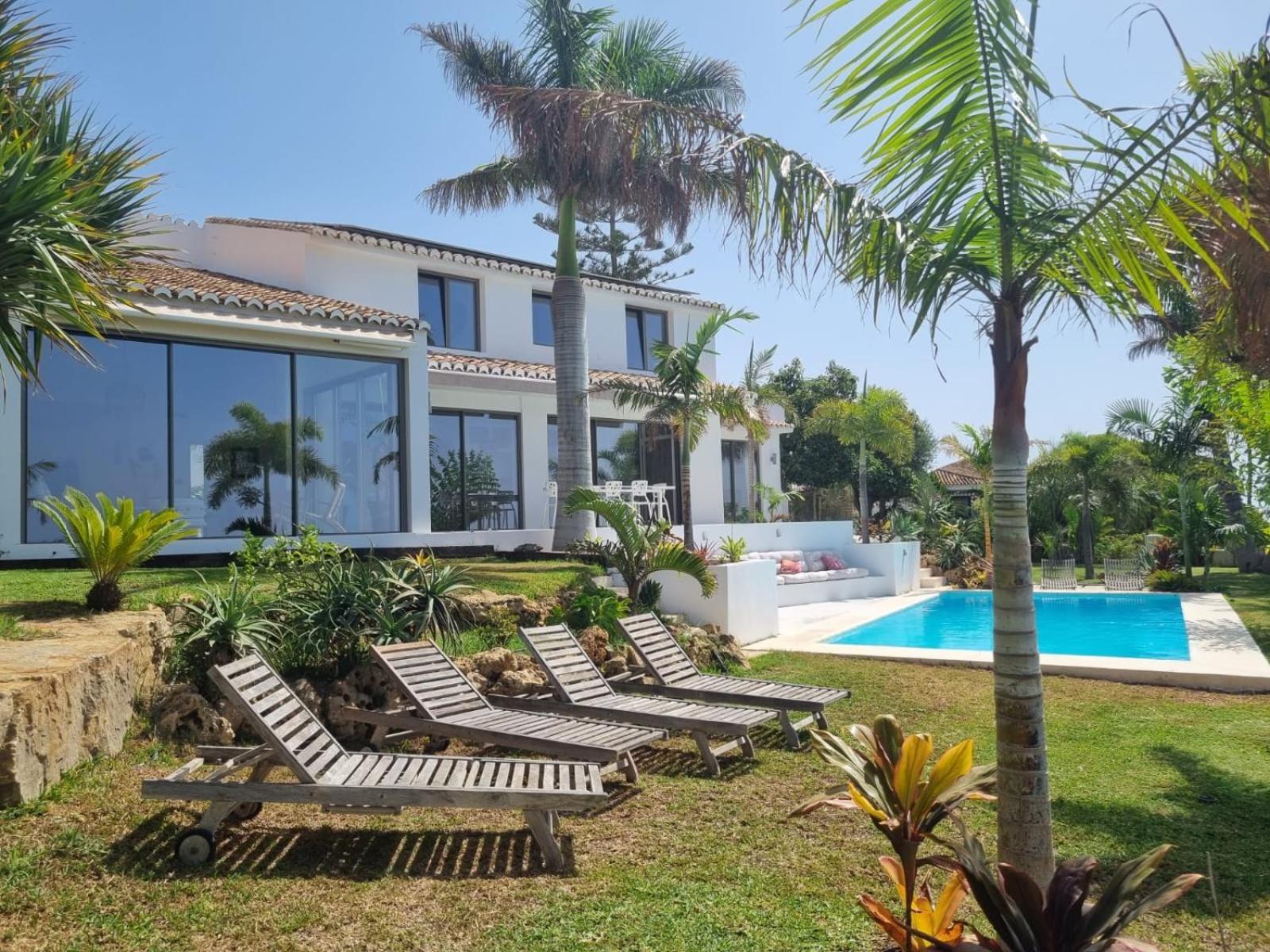 Bed & Breakfast In Villa Eden Palm Benalmadena Exterior photo